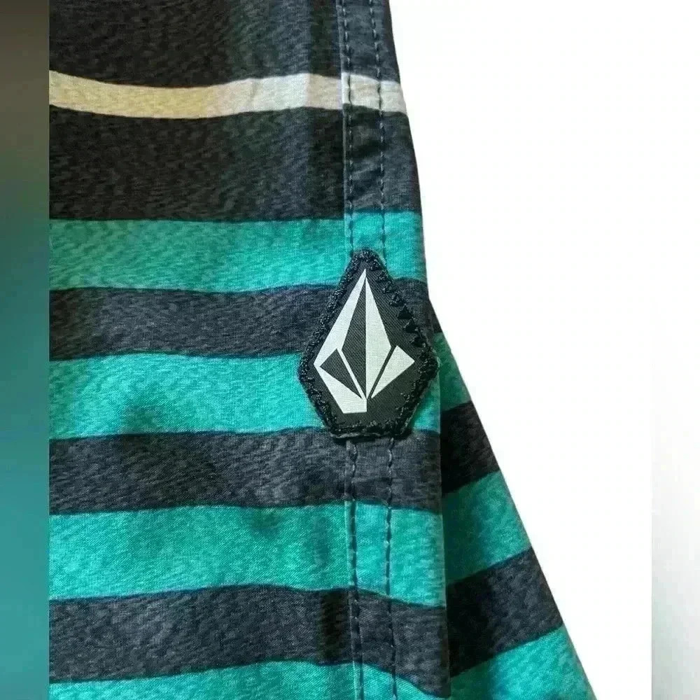 Volcom NWT Mod-Tech Board Shorts Size 30 - Picture 4 of 16